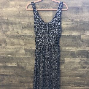 Stunning & form fitting Maternity dress